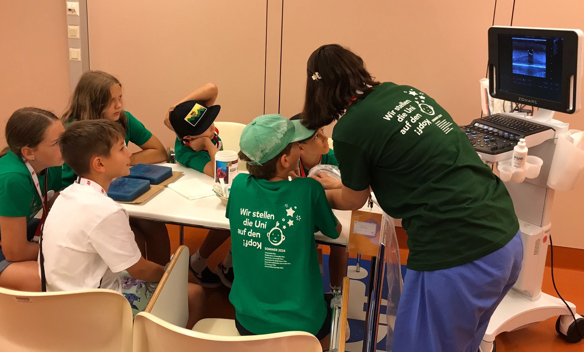 Leben retten mit Ultraschall – Ein Workshop des LBI DHPS im Rahmen der Kinderuni Wien 2024